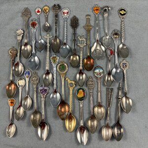 31 Vtg/Antique Collectible Souvenir Teaspoons Spoons Lot Commemorative Worldwide